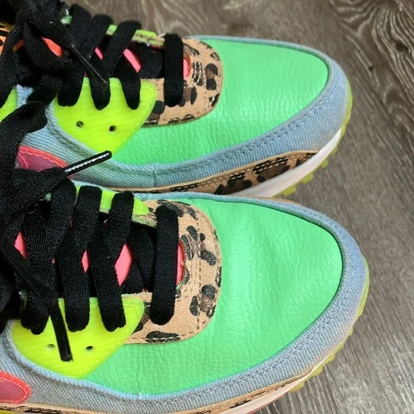 Nike - Picture 13 of 17